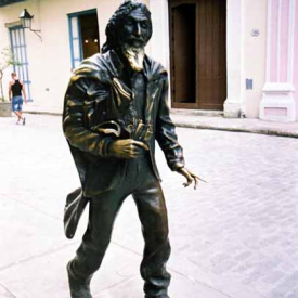Sculpture of El Caballero de Paris, Havana | Cuba tour guide - Alain Alvarez